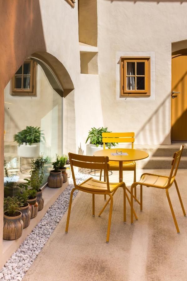 Kai 36 - Hotel Zwischen Fels Und Fluss Грац Екстериор снимка A patio