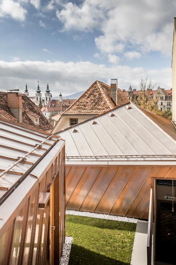 Kai 36 - Hotel Zwischen Fels Und Fluss Грац Екстериор снимка A standing seam metal roof