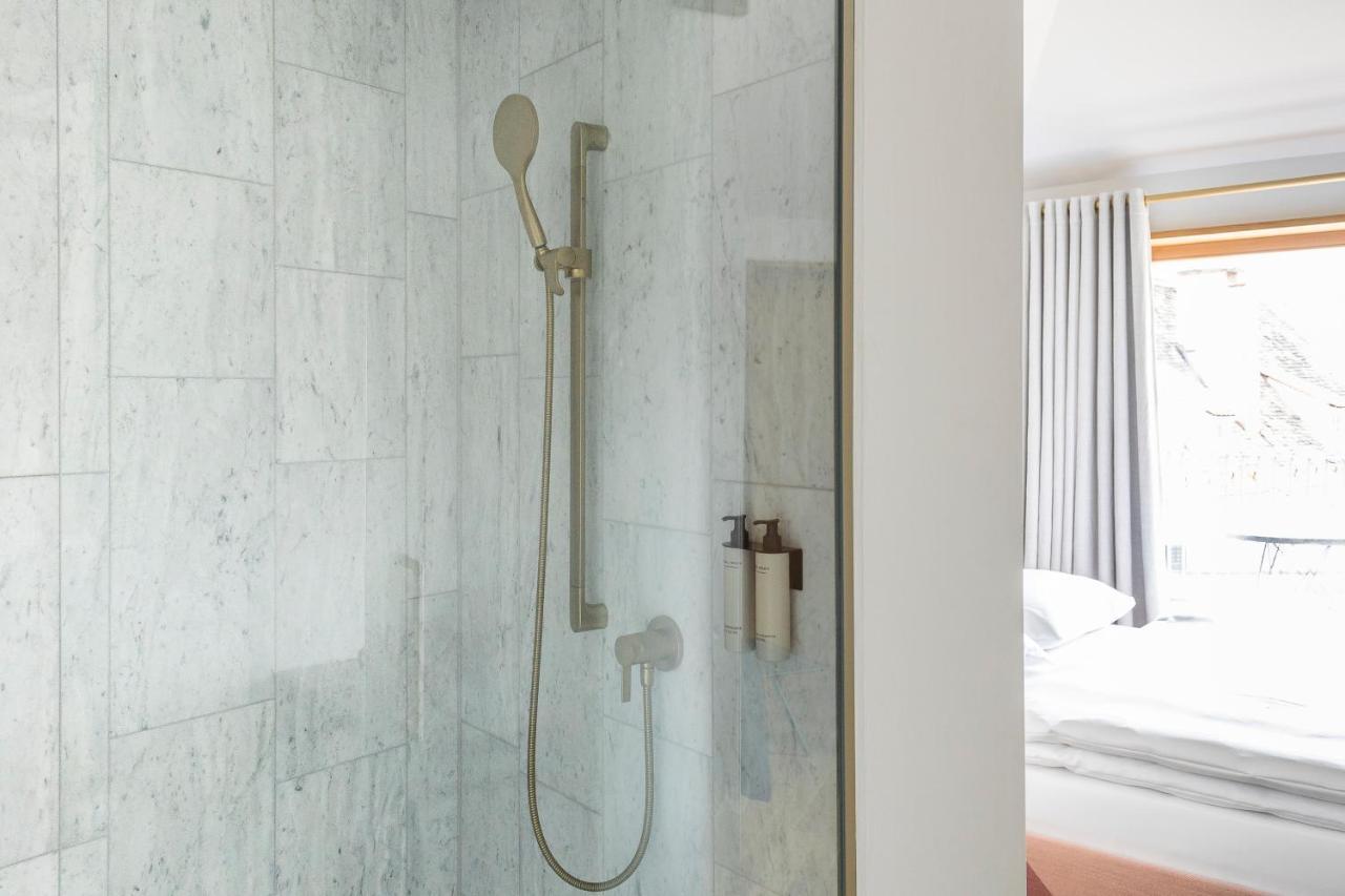 Kai 36 - Hotel Zwischen Fels Und Fluss Грац Екстериор снимка A shower