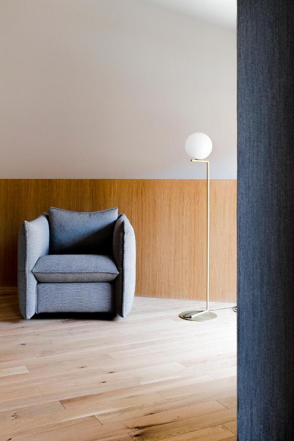 Kai 36 - Hotel Zwischen Fels Und Fluss Грац Екстериор снимка Floor lamp
