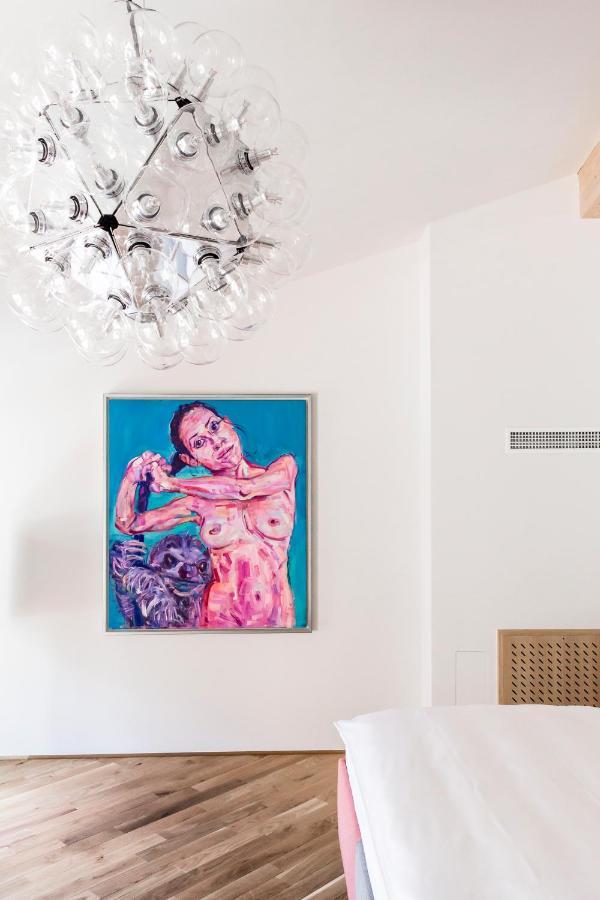 Kai 36 - Hotel Zwischen Fels Und Fluss Грац Екстериор снимка Painting by Yana Borisova