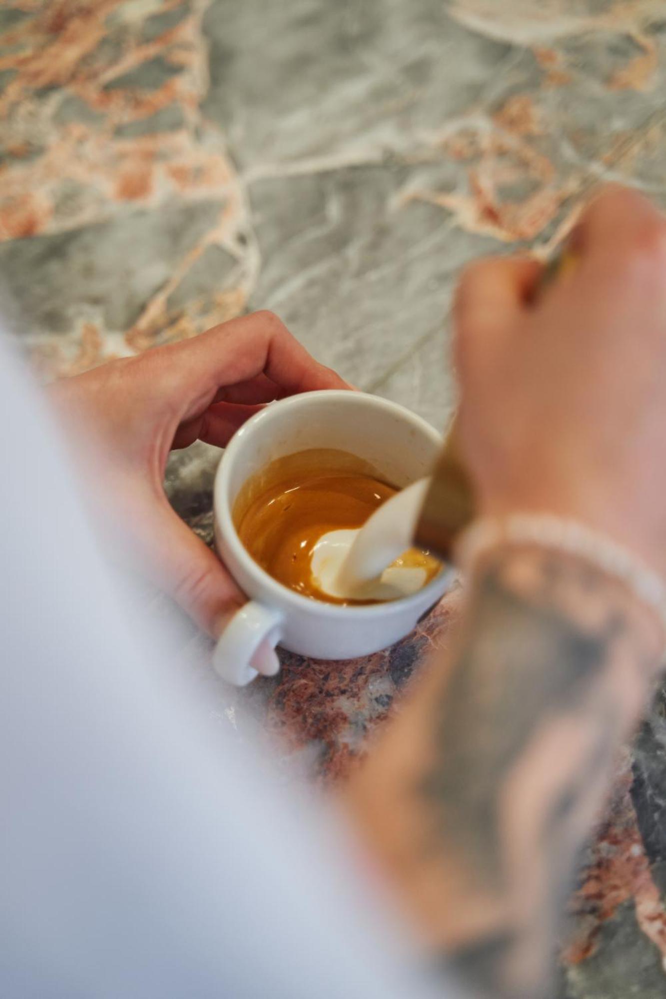 Kai 36 - Hotel Zwischen Fels Und Fluss Грац Екстериор снимка Preparation of a cup of turmeric milk