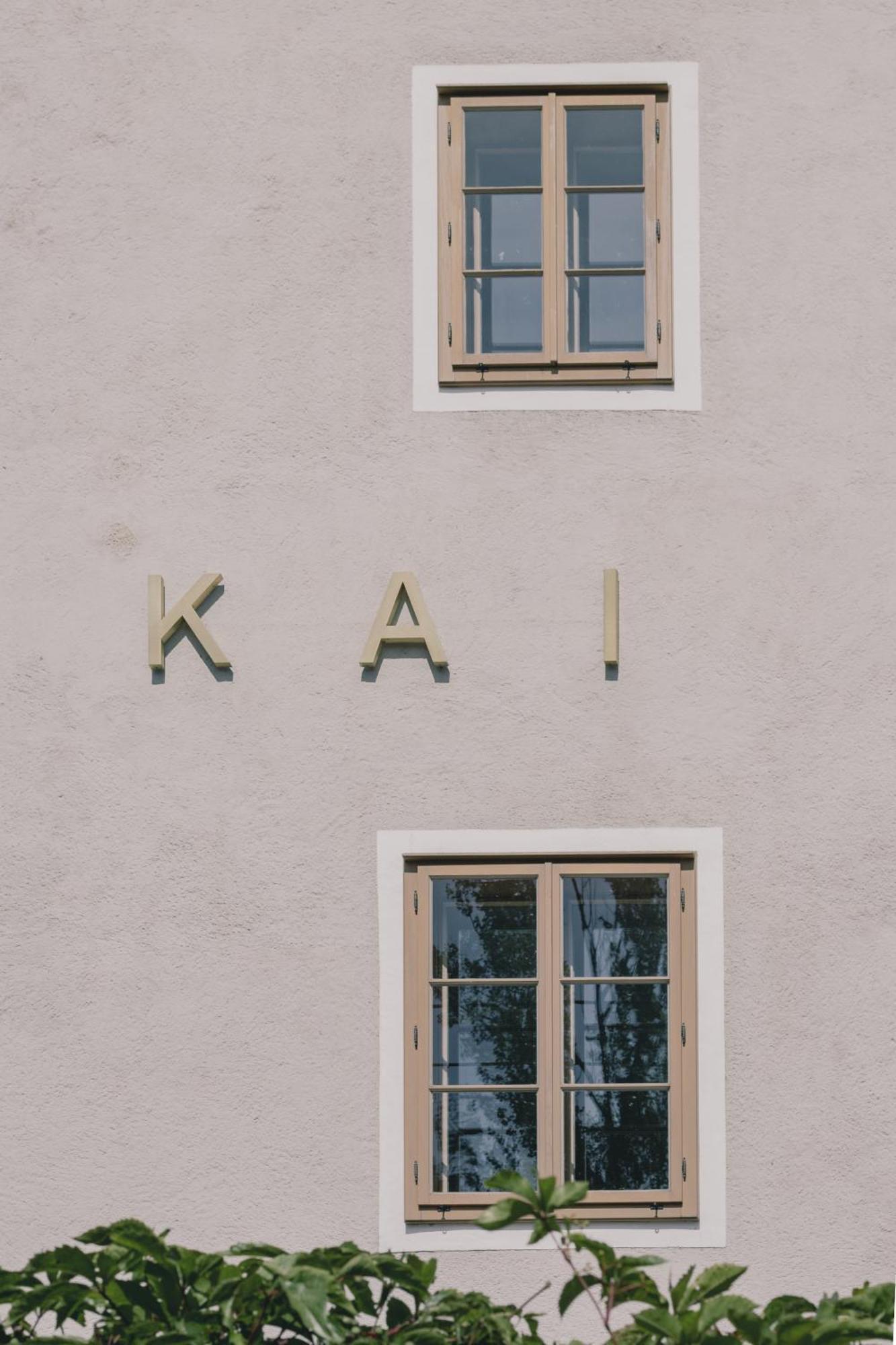 Kai 36 - Hotel Zwischen Fels Und Fluss Грац Екстериор снимка The name of the house on the wall