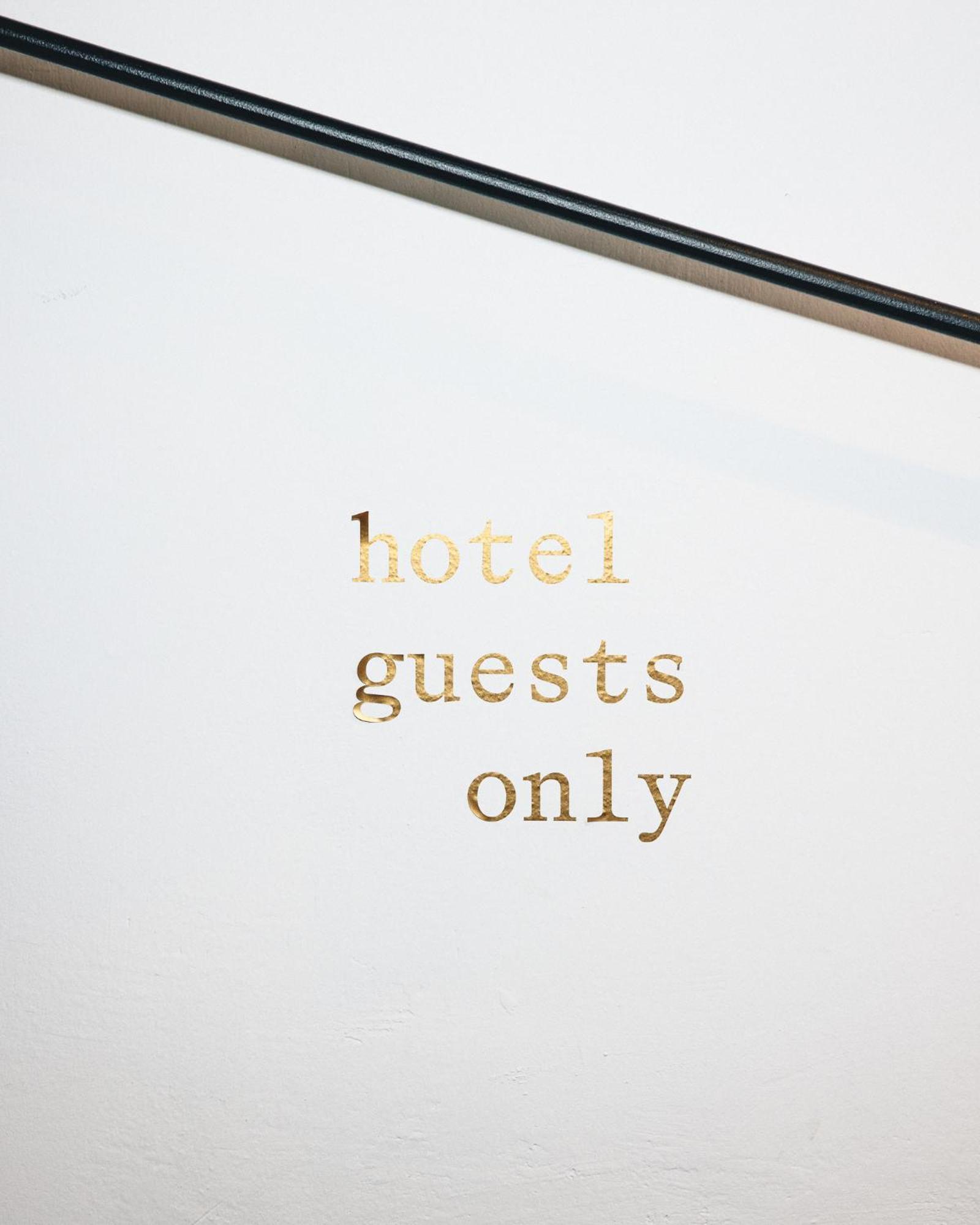 Kai 36 - Hotel Zwischen Fels Und Fluss Грац Екстериор снимка Gold leaf used for printing
